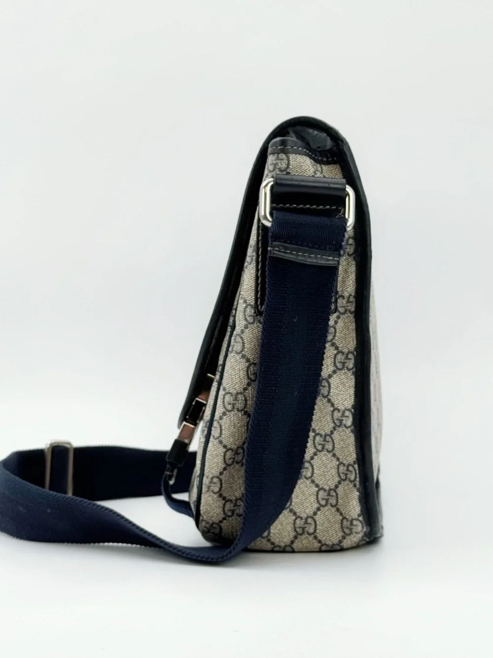 Gucci GG Supreme Canvas Flap Messenger Bag Navy Crossbody Shoulder Bag